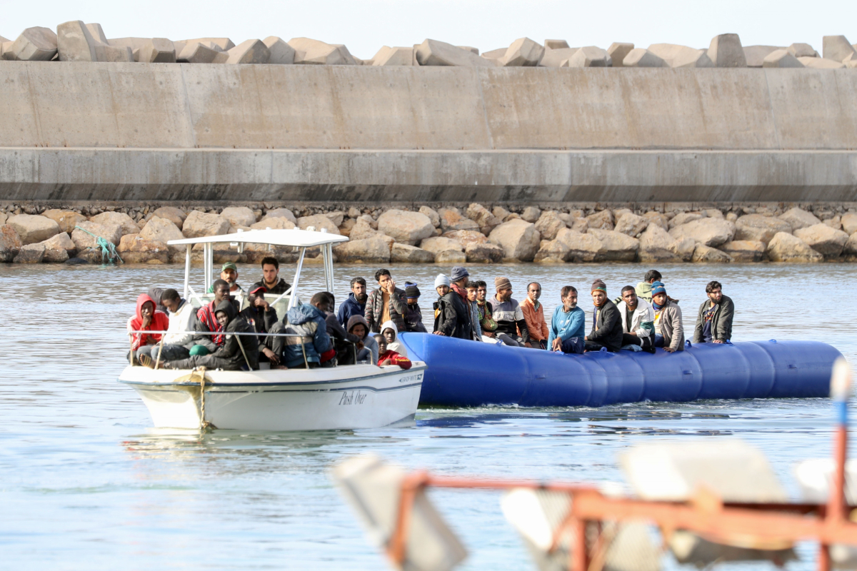 Libia desarticula a una banda criminal que enviaba embarcaciones con inmigrantes ilegales hacia Europa