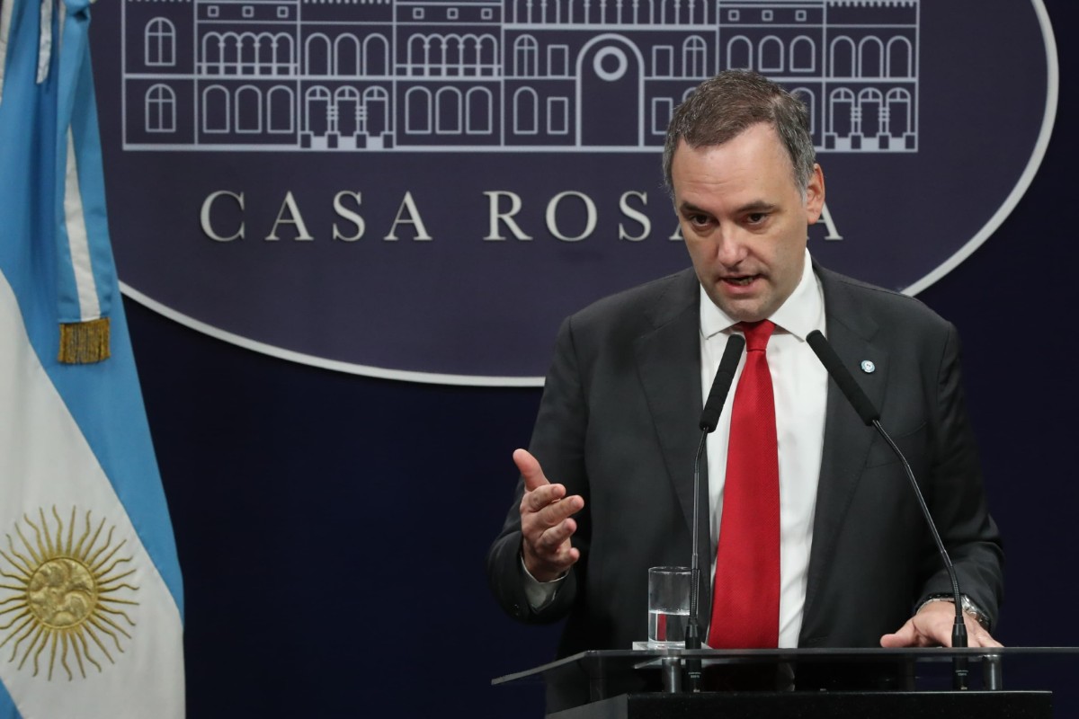 El exportavoz del Gobierno argentino Manuel Adorni  jura como nuevo jefe de gabinete de Milei