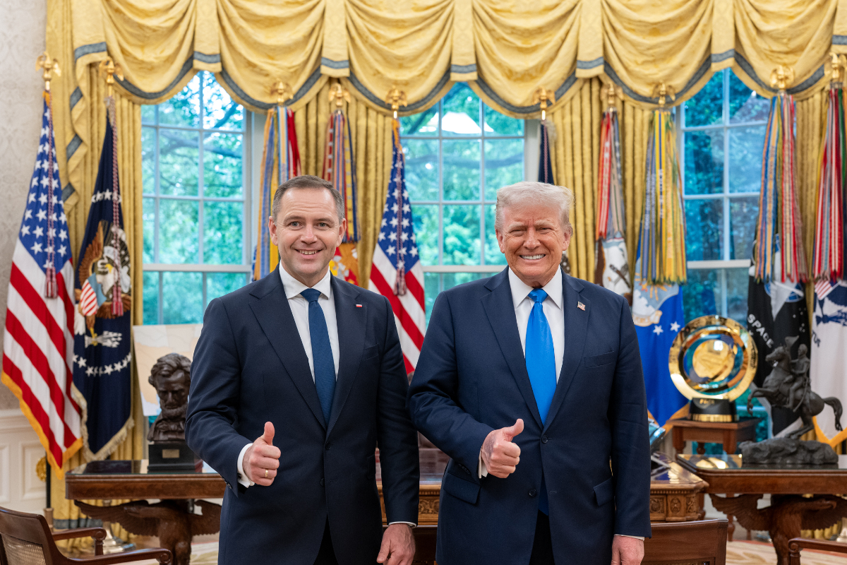 Trump excluye a Sudáfrica del G-20 por encubrir ataques a granjeros blancos y anuncia una invitación al presidente soberanista de Polonia, Nawrocki