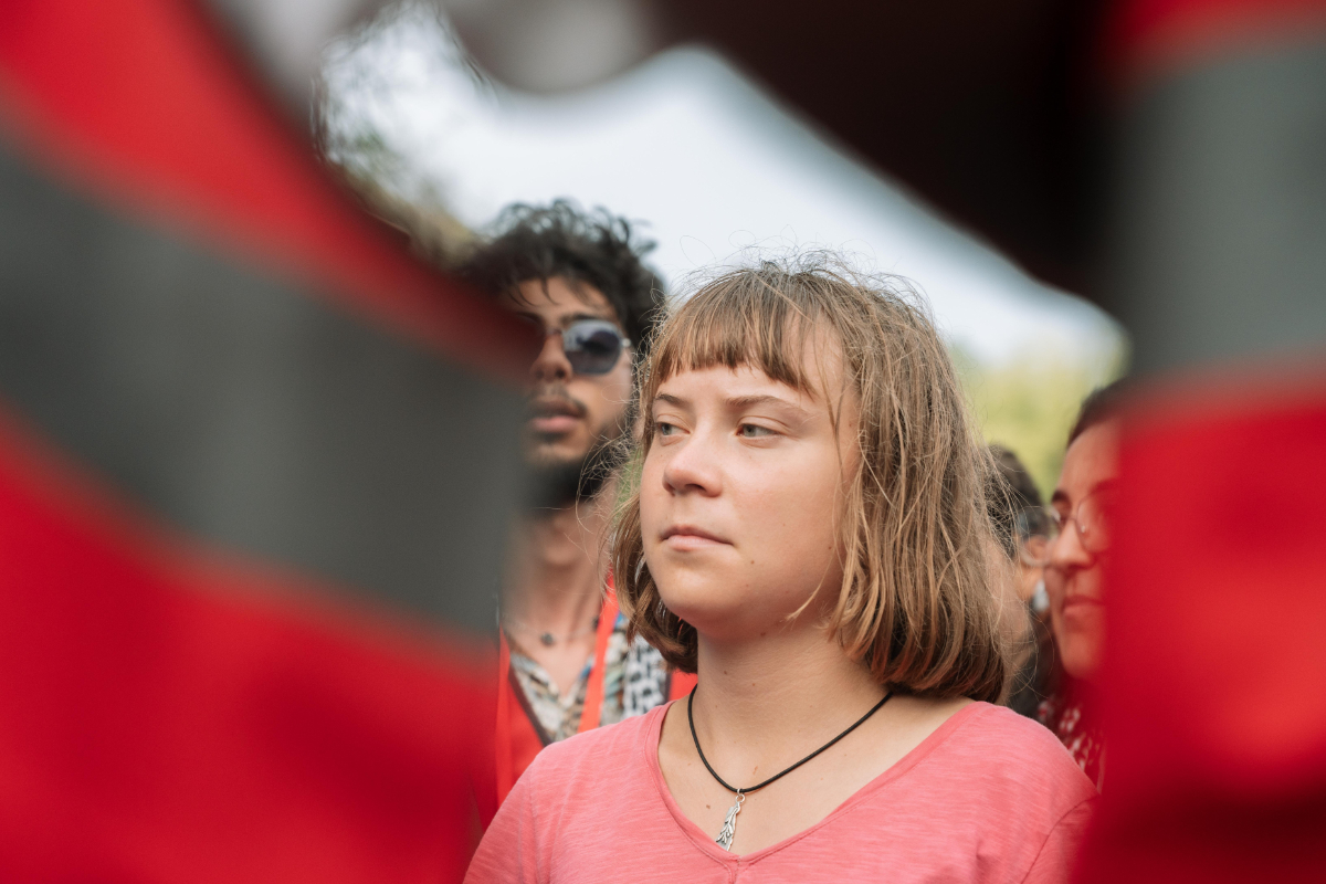 Nuevo episodio de activismo radical: Greta Thunberg es expulsada de Venecia tras echar tinte verde en el Gran Canal