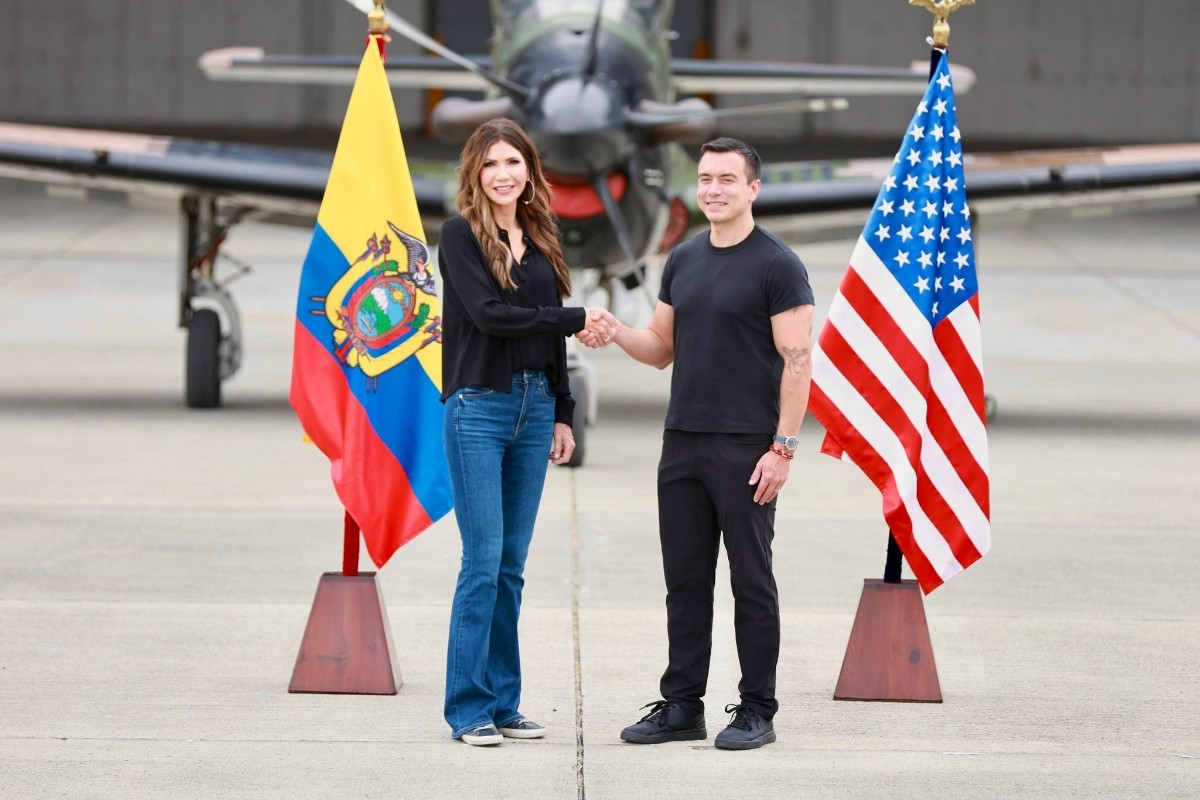 Noboa se reúne con la secretaria de Seguridad Nacional de EEUU para evaluar la instalación de una base militar en Ecuador