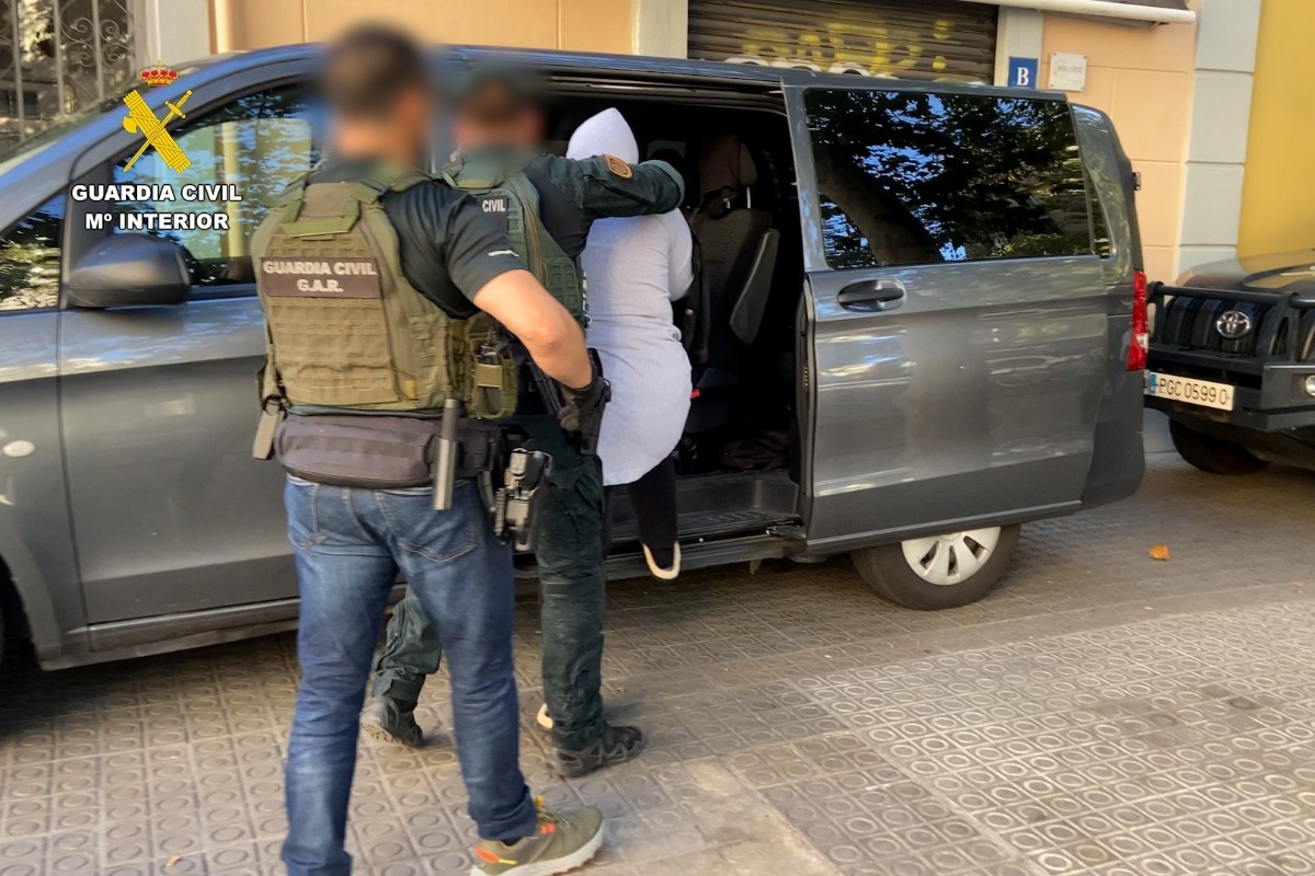 La Guardia Civil desarticula en Cataluña un grupo criminal que favorecía la inmigración ilegal con parejas de hecho ficticias