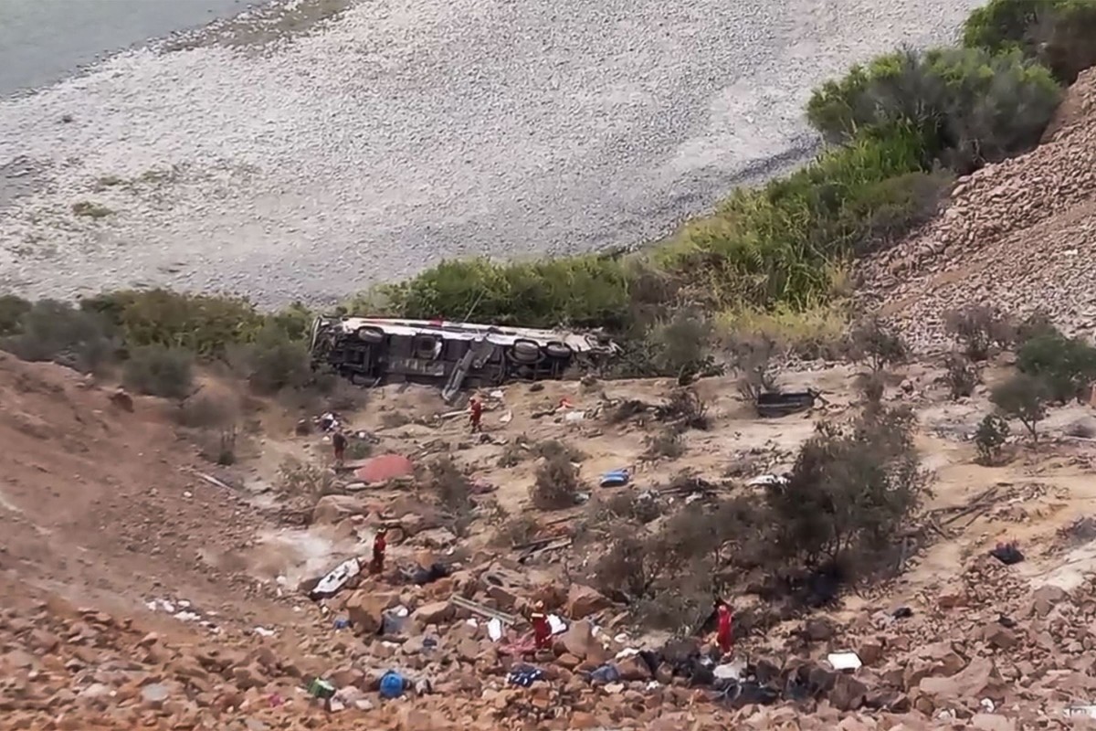 Al menos 37 muertos tras la caída de un autobús por un precipicio en Arequipa (Perú)
