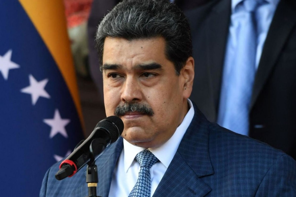 Maduro ha explorado la posibilidad de abandonar el poder si se le garantiza que no será perseguido, según Bloomberg