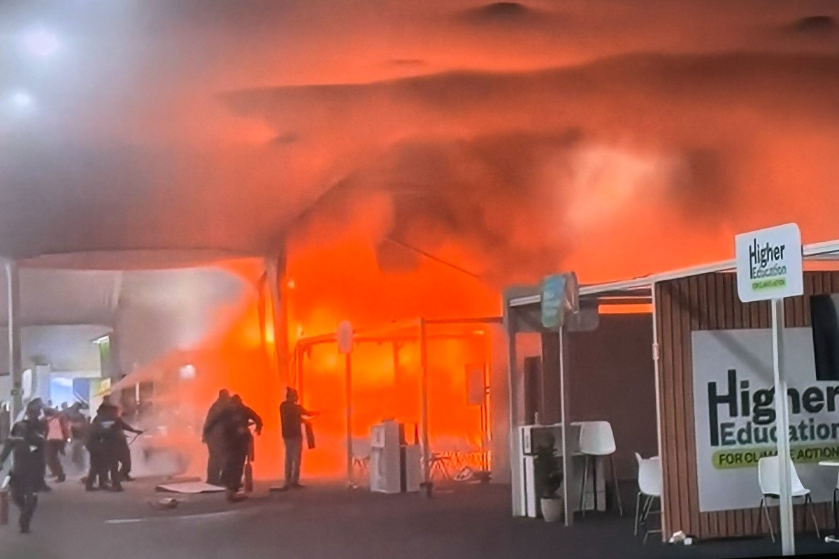 Evacúan el edificio en el que se realizaba la COP30 en Belém (Brasil) tras un incendio