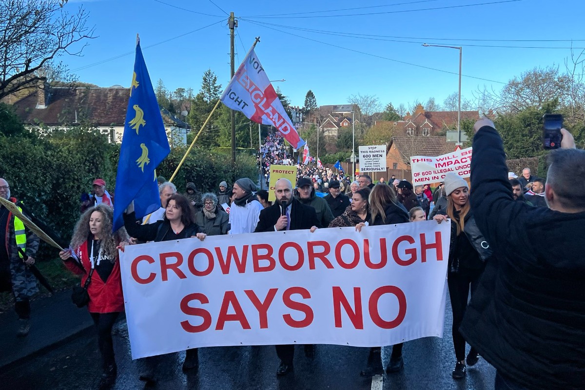 Los vecinos de Crowborough se rebelan contra la inmigración y amenazan con dejar de pagar impuestos ante la llegada de cientos de ilegales