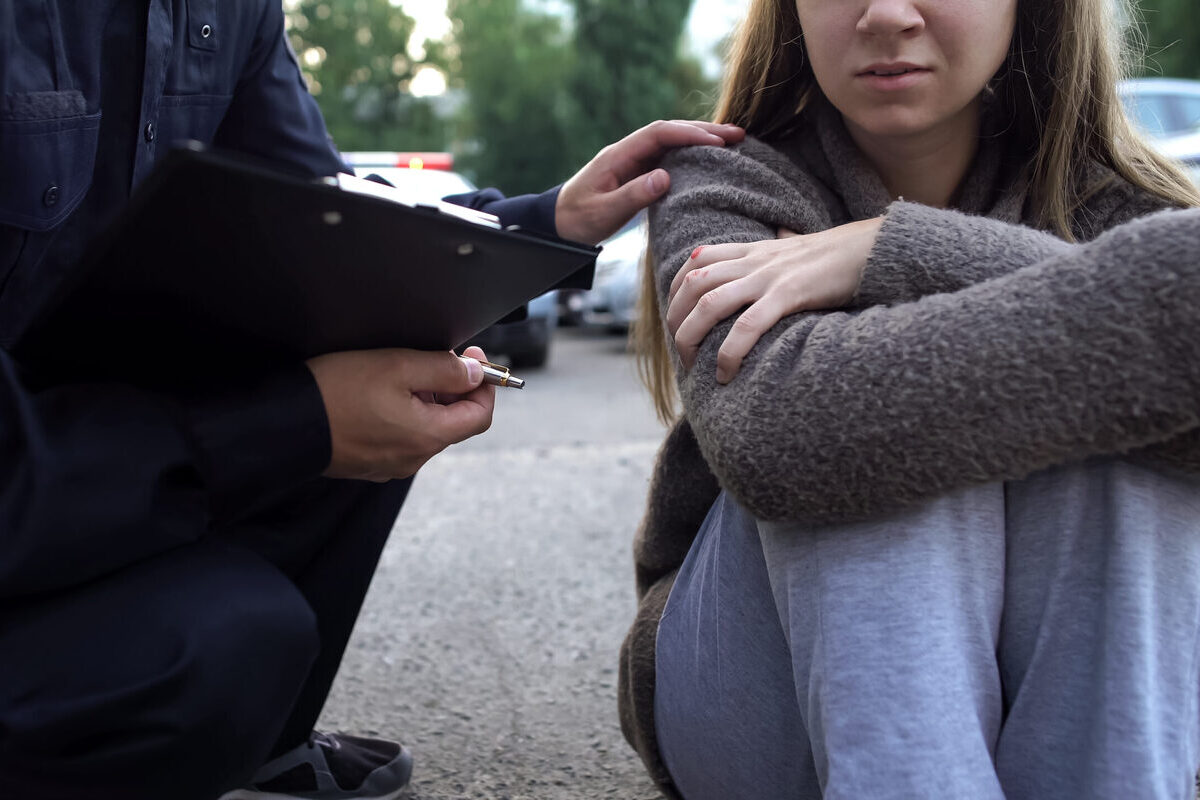 Dos argelinos secuestran, violan a punta de pistola y abandonan desnuda en una carretera cerca de Toulouse a una joven francesa