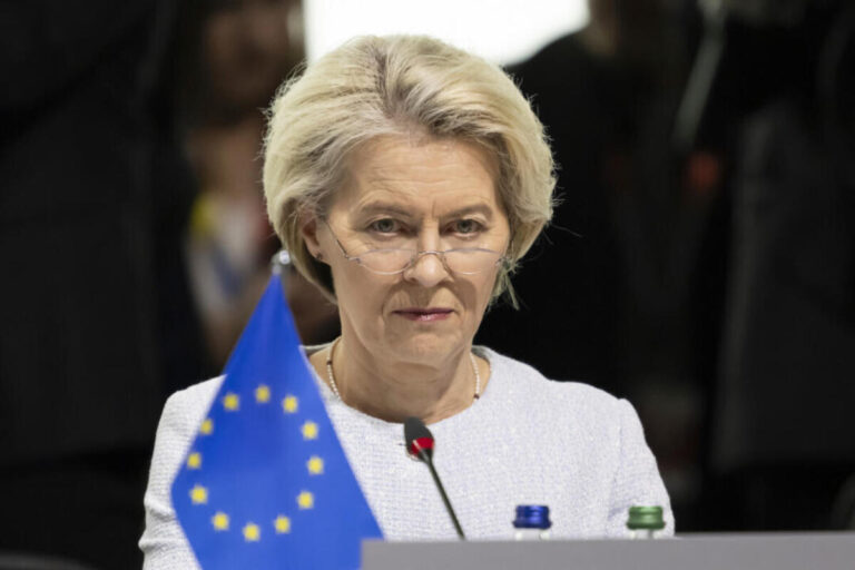 Bruselas planea vigilar espacios online donde hombres jóvenes debatan sobre masculinidad y cuestionen las políticas de ‘género’