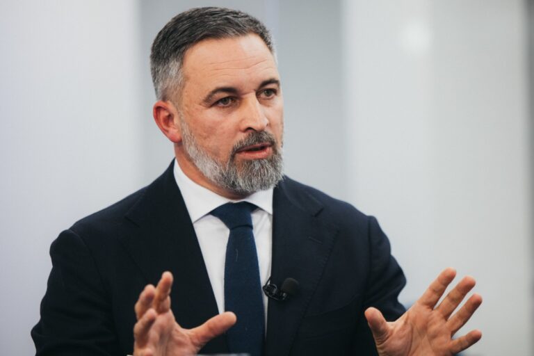 Santiago Abascal retrata a Pedro Sánchez: «No hay aviones ni coordinación porque se ha gastado el dinero en sus delirios y en su mafia»