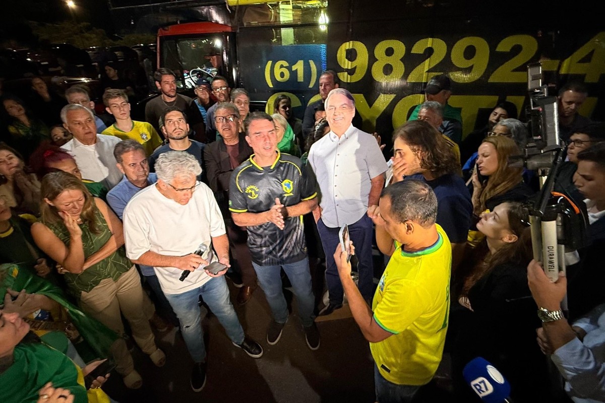 El juez De Moraes persigue y tilda de «reunión ilícita» una vigilia por Bolsonaro: «La oración se ha convertido en un crimen en Brasil»