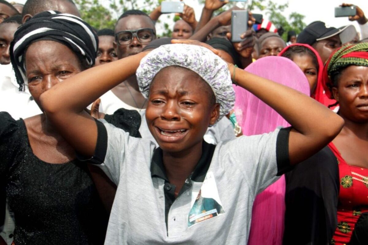 Organizaciones religiosas cifran en más de 300 los alumnos secuestrados por el Estado Islámico de una escuela católica en el oeste de Nigeria