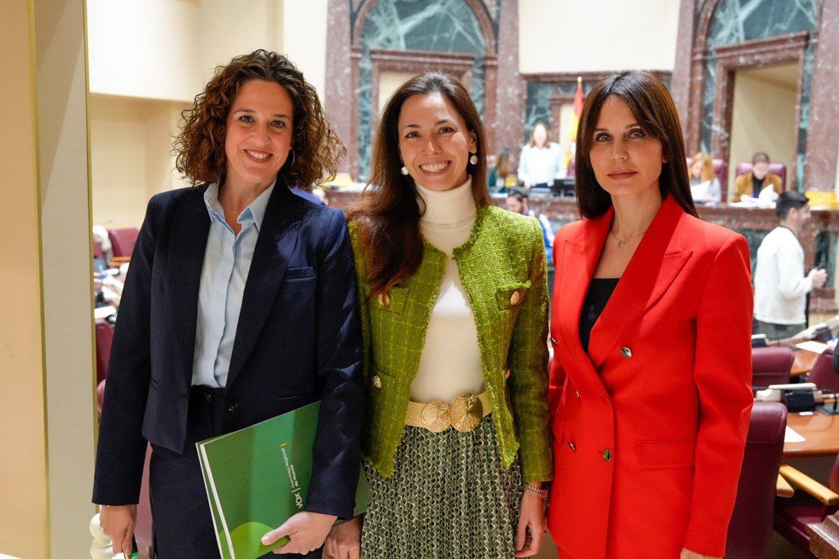VOX exige en la Asamblea de Murcia prohibir «vestimenta islámica» en espacios públicos: «Defendemos a la mujer frente a quienes pretenden denigrarla»