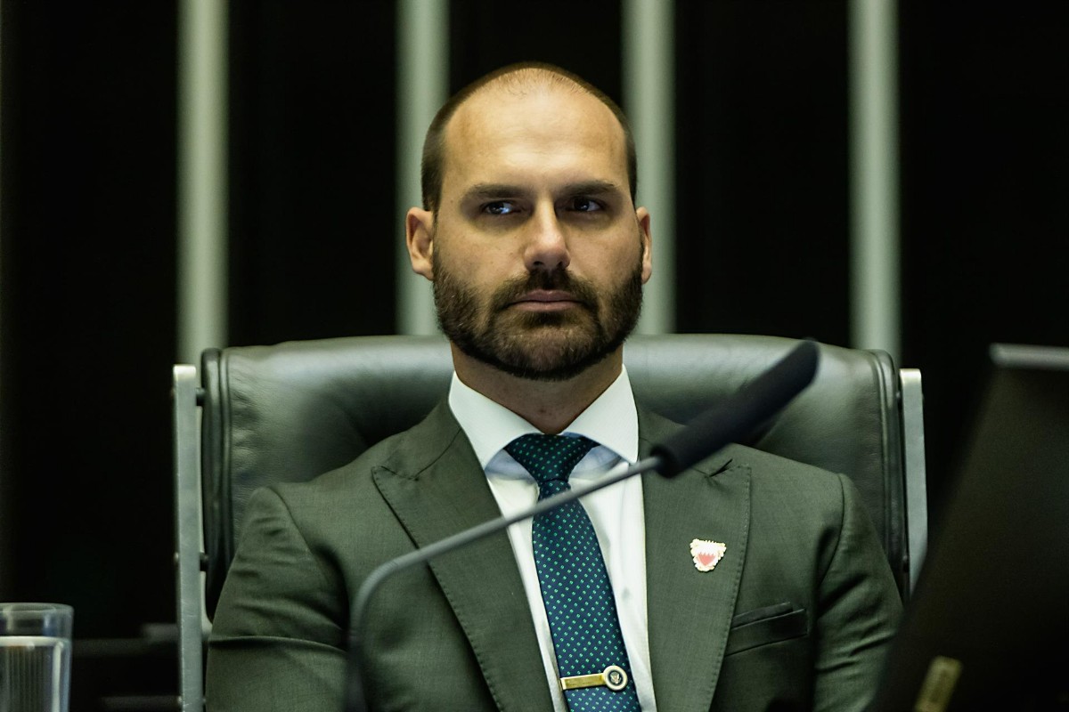 El Supremo de Brasil amplía el asedio judicial contra la familia de Jair Bolsonaro e imputa a su hijo Eduardo, exiliado actualmente en EEUU