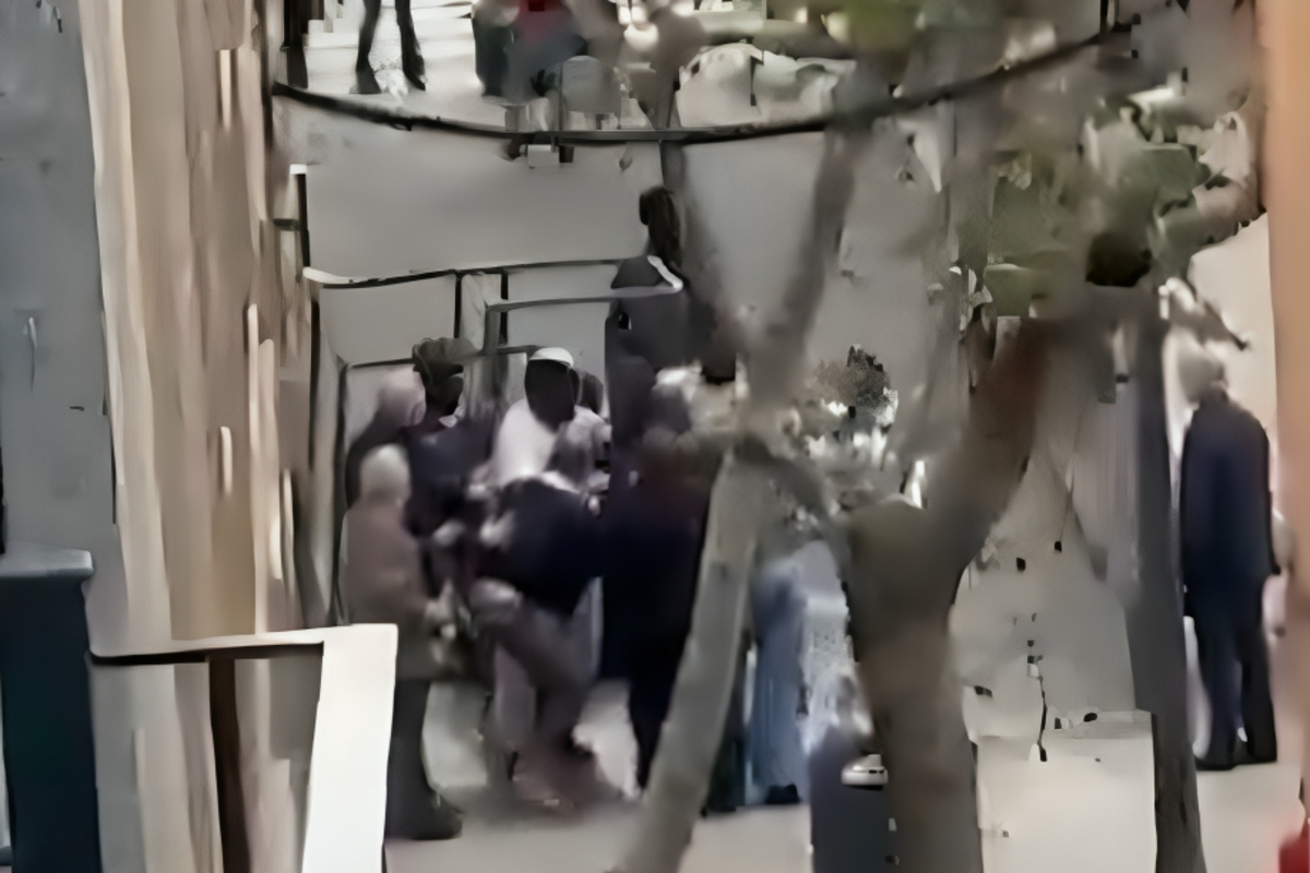 Los inmigrantes ilegales africanos que el PSC ha alojado en hoteles de la Costa Brava salen a la calle para apalear a los vecinos