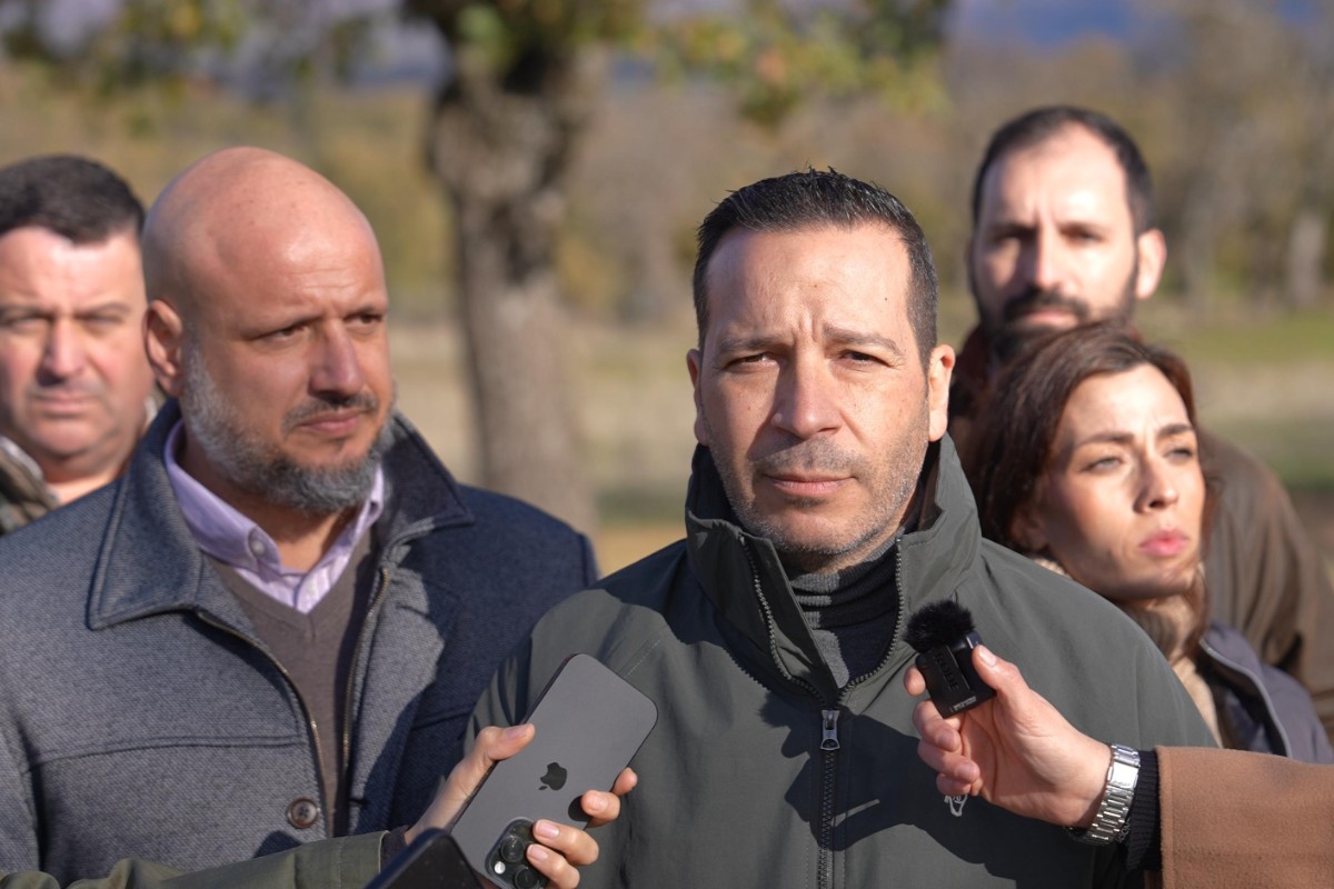 El portavoz nacional de Campo de VOX y el candidato en Extremadura retratan a María Guardiola (PP) y señalan que tendrá que explicar por qué «abraza» el Pacto Verde