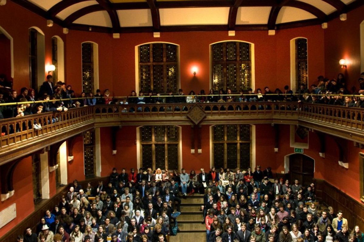 La decadencia de la Oxford Union: no habrá Normandía que rescate a la institución de su propio fanatismo