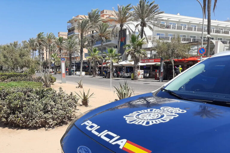 Dos menores dan una paliza a un hombre que les pidió que devolvieran un balón a sus hijos en Palma