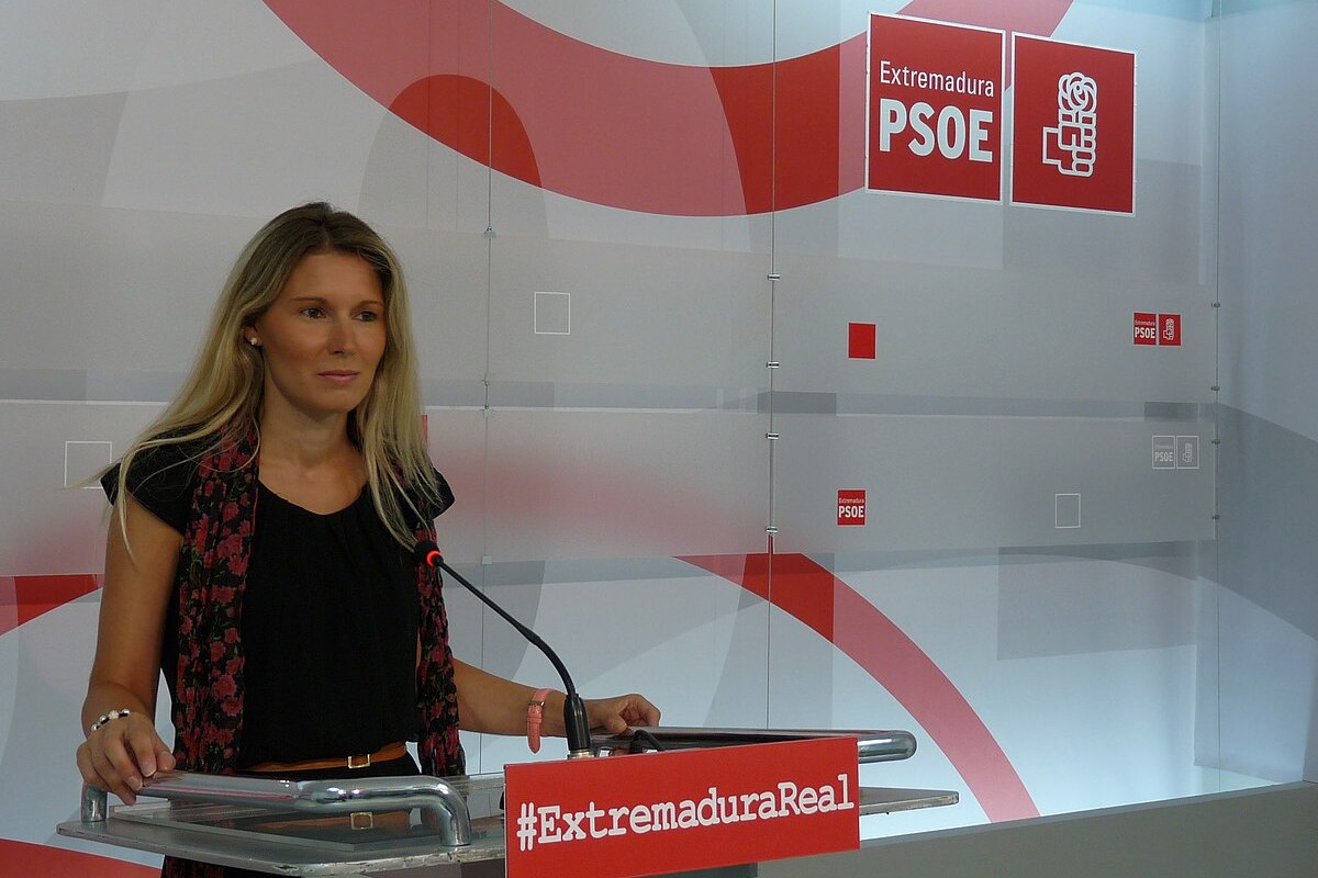 Crisis en el PP extremeño: tres concejales se dan de baja tras el fichaje de una secretaria de igualdad del PSOE y acusan a Guardiola de «traición»