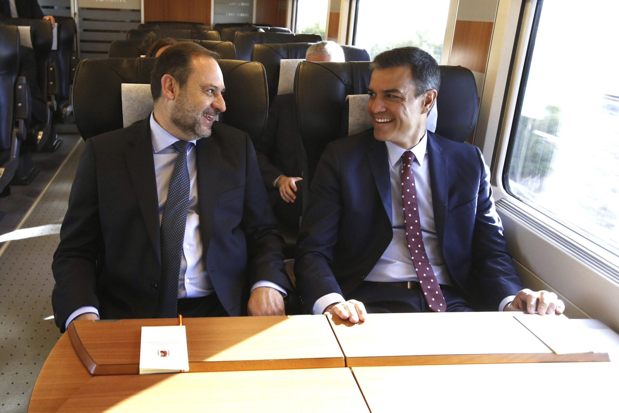 El informe interno del PSOE admite gastos «llamativos» en ostras, centollos, hoteles en París o tickets a nombre de la suegra de Ábalos