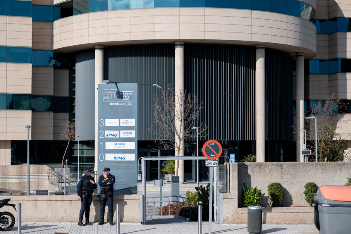 La Policía Nacional detiene al dueño y al CEO de la aerolínea Plus Ultra por delito de blanqueo de capitales