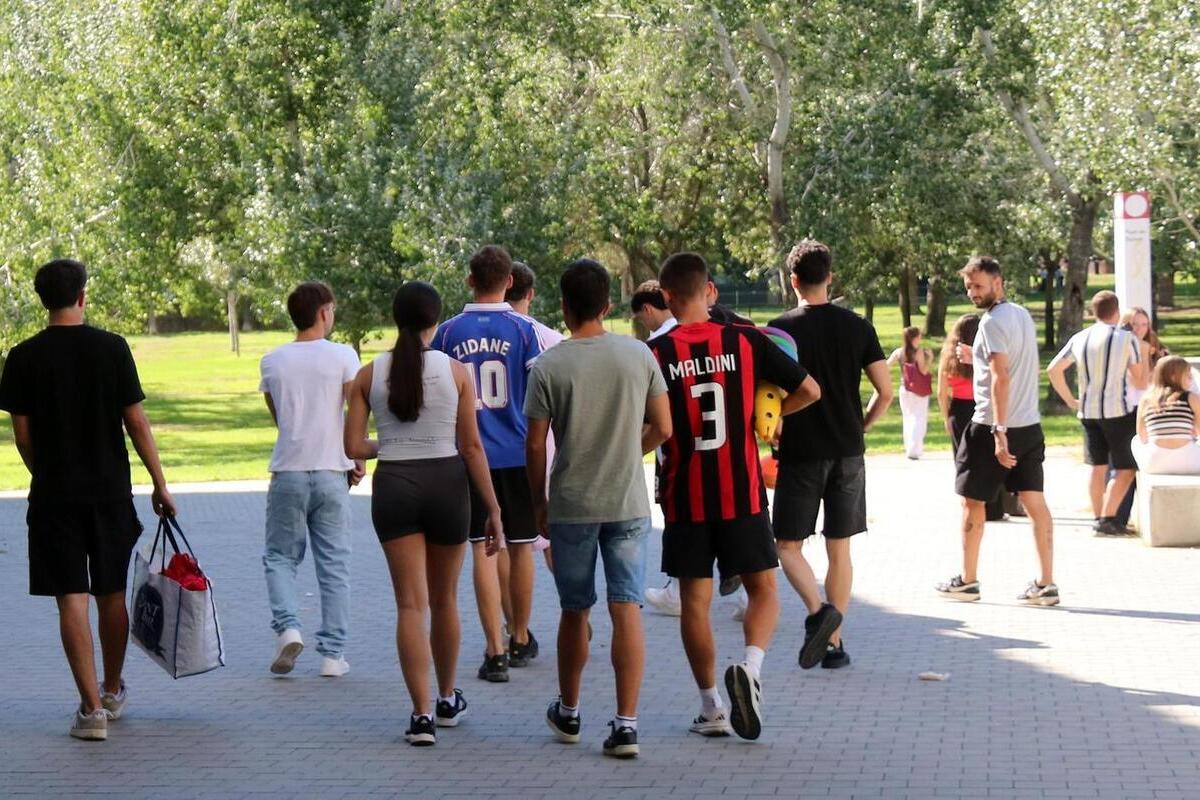 Casi tres de cada cuatro jóvenes catalanes de entre 18 y 24 años creen que existe «demasiada inmigración»
