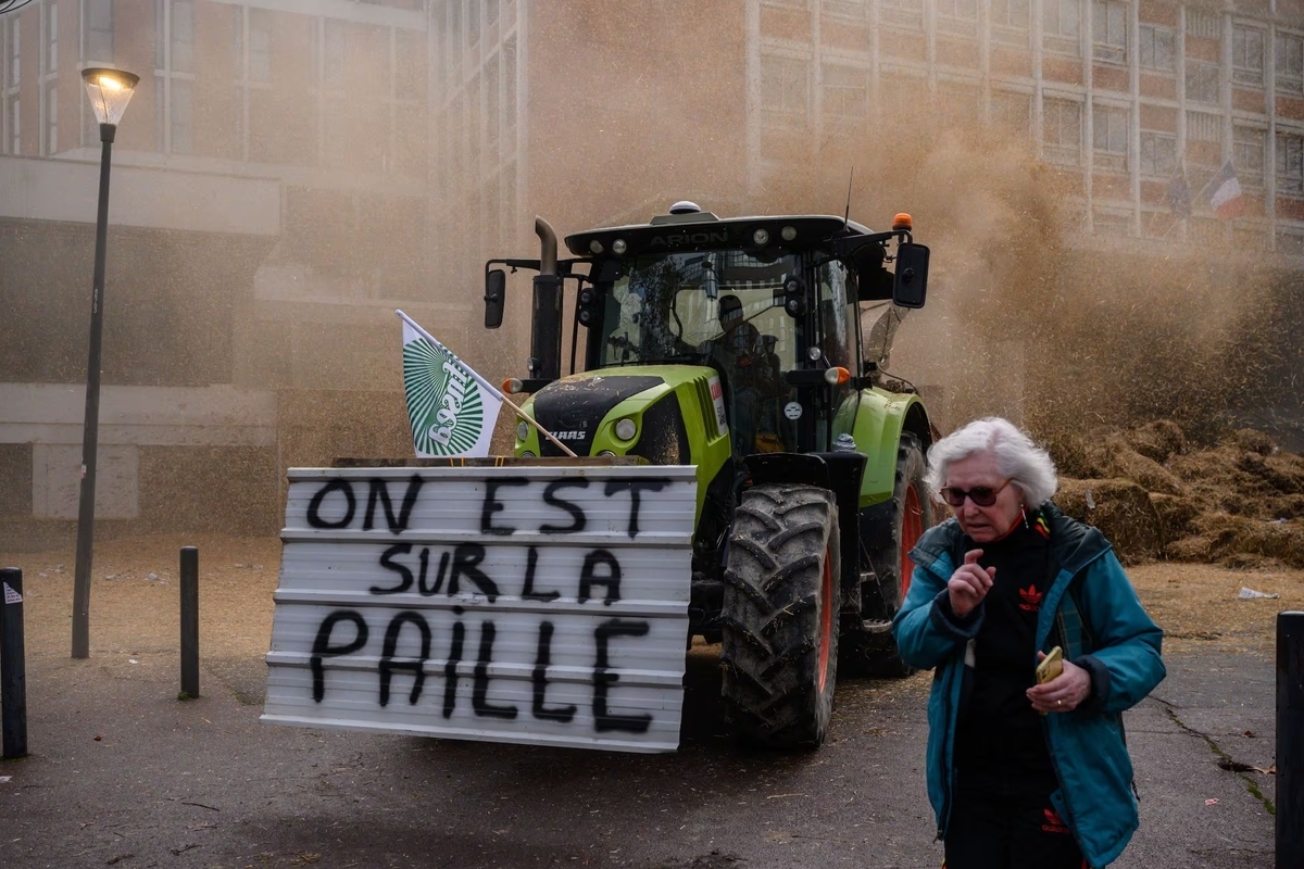 Agricultores franceses se rebelan contra el Gobierno de Macron y le plantan cara: «Las élites nos desprecian»