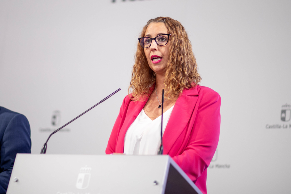 Otro frente abierto en el PSOE: la consejera de Igualdad de Castilla La Mancha apunta irregularidades en las segundas primarias de Sánchez