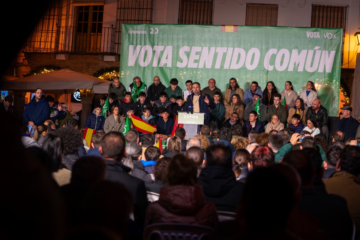 Santiago Abascal denuncia en Zafra (Badajoz) las manipulaciones de las terminales mediáticas de PP y PSOE, y reitera que sólo VOX habla de los «problemas reales» de los extremeños