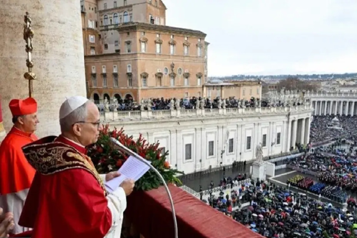 El Papa pide paz en la bendición ‘Urbi et Orbi’ e insta a los líderes políticos a «trabajar por la reconciliación»