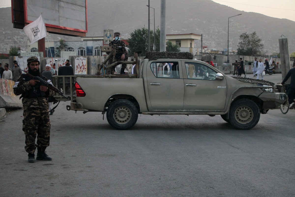 Los talibán flagelan en público a cuatro personas en Kabul (Afganistán) por cometer adulterio