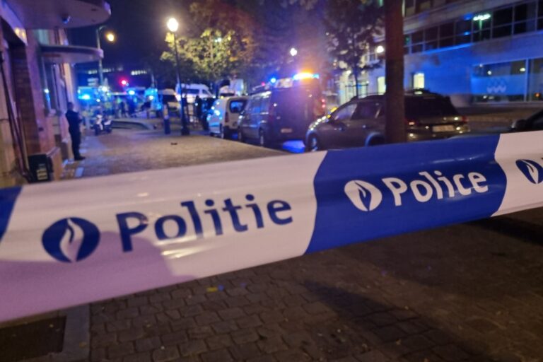 Varios muertos y seis desaparecidos tras un incendio en un edificio en obras en el corazón de Bruselas