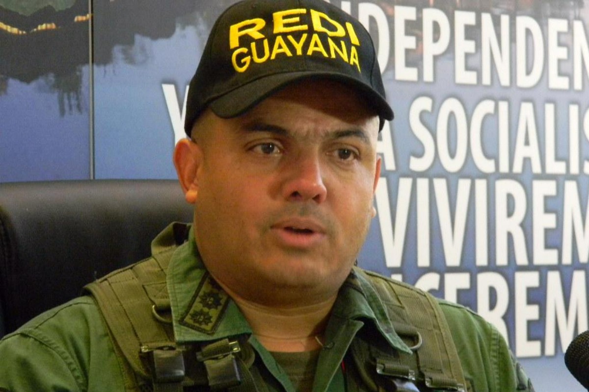 El general Clíver Alcalá, un ex alto cargo chavista, envía una carta a Trump y retrata a Jorge y Delcy Rodríguez: «Son las verdaderas mentes maestras del Cártel de los Soles»
