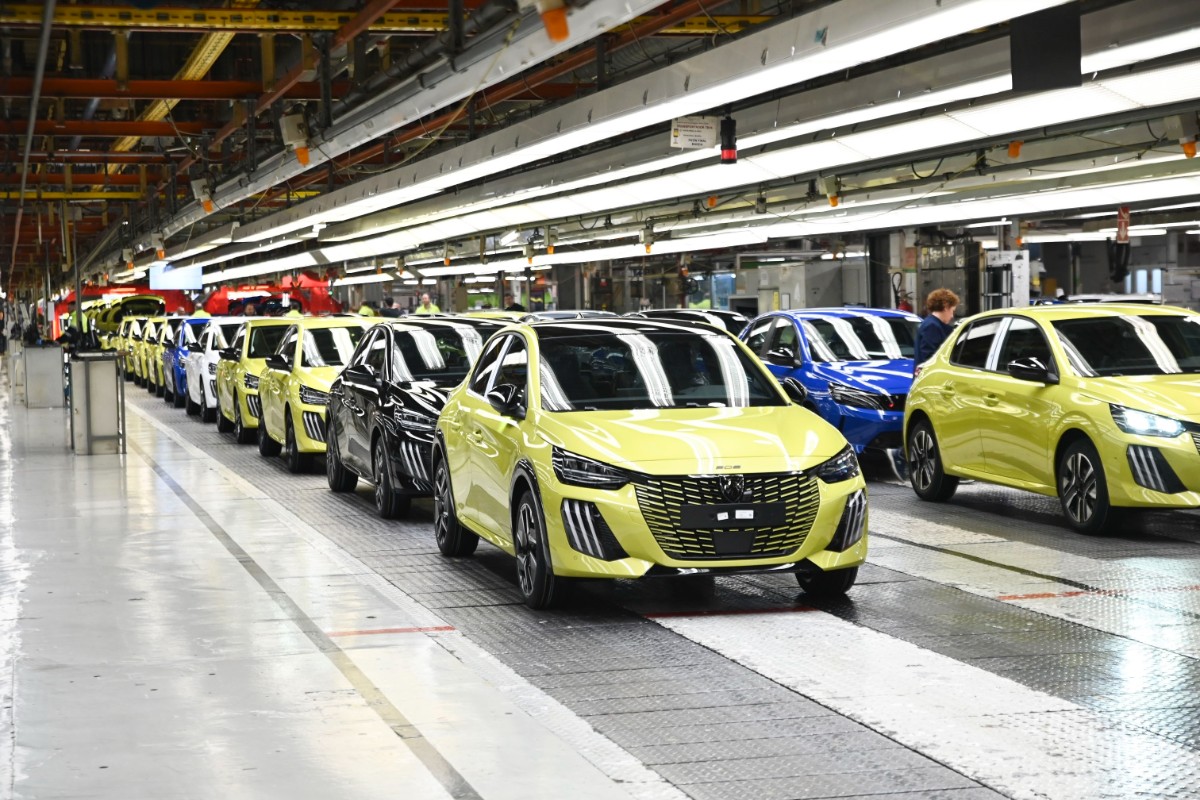 Bruselas introduce nuevas exigencias medioambientales sobre el automóvil: obliga a los fabricantes a usar plástico reciclado