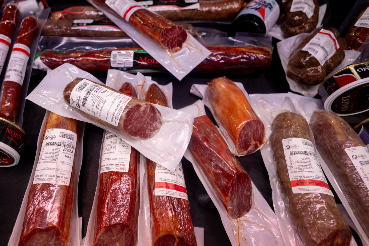 Ecuador prohíbe la entrada de jamones y embutidos españoles por el brote de peste porcina: «Es una situación de riesgo»