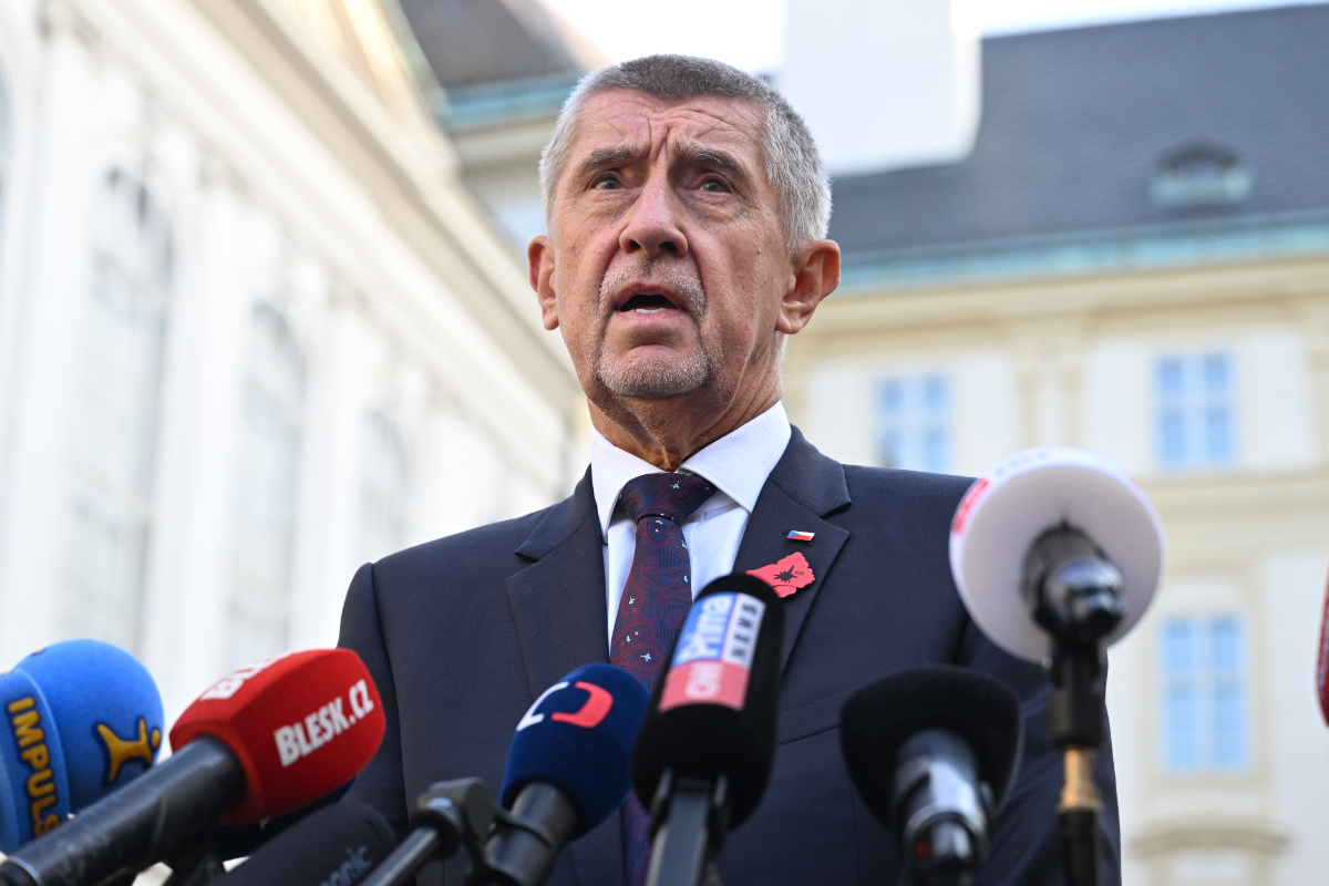 El primer ministro checo, Andrej Babis, suspende su viaje a la CPAC de Budapest tras un incendio en una fábrica de armas israelí investigado como terrorismo