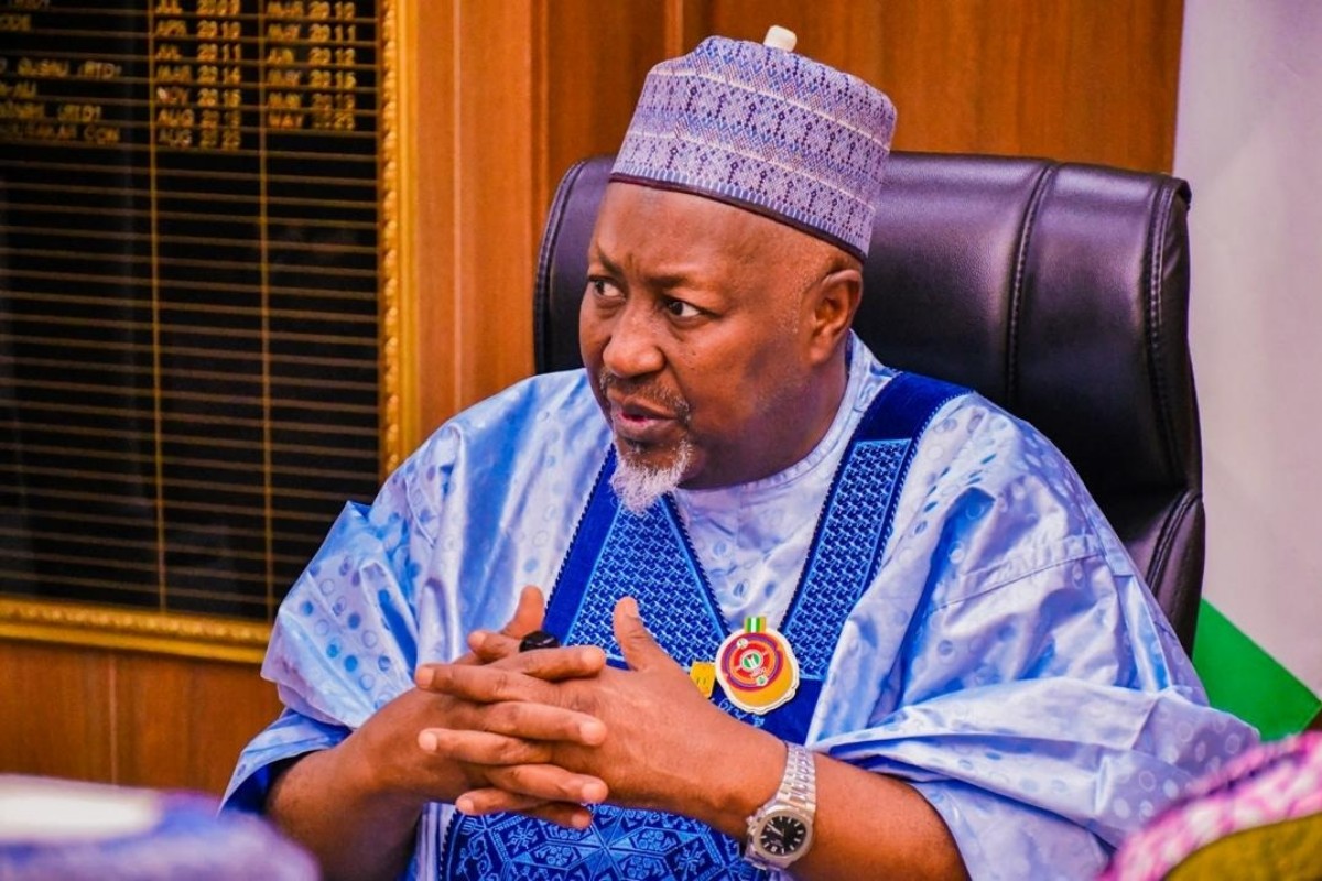 Dimite el ministro de Defensa de Nigeria en medio de la ola de secuestros y asesinatos contra cristianos