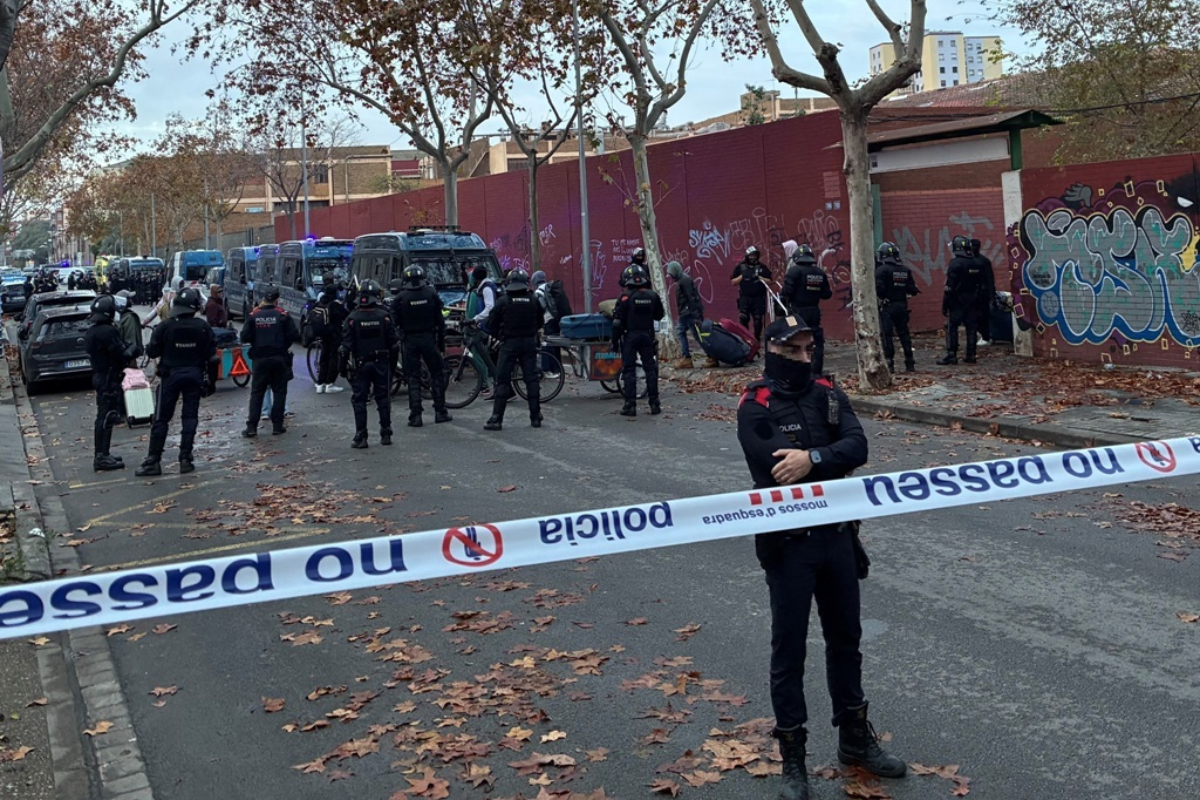 ERC arremete contra el desalojo de un instituto okupado en Badalona y exige al Gobierno de Sánchez regularizar a los inmigrantes ilegales