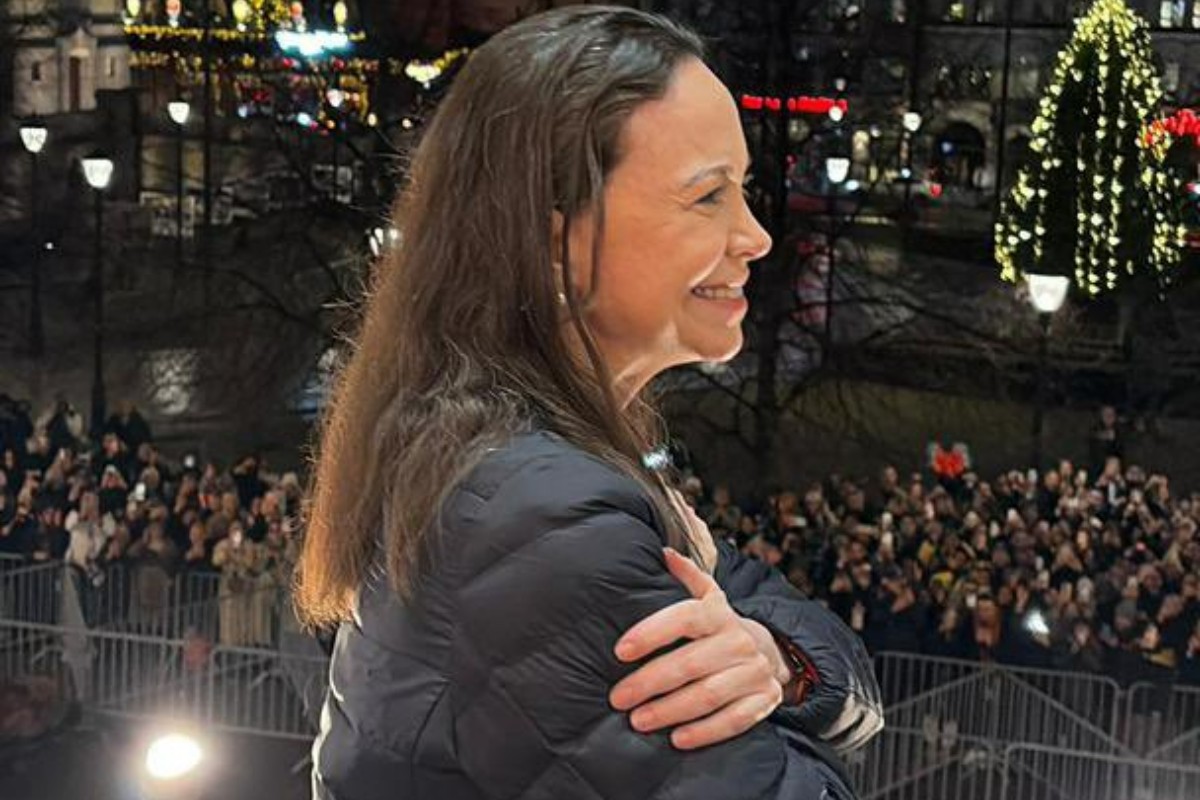 María Corina Machado hace su primera aparición pública en Oslo tras ser galardonada con el Nobel de la Paz: «¡Aquí estoy!»