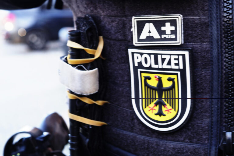 Una banda de «origen árabe» cita a homosexuales por aplicaciones en Alemania para tenderles emboscadas y apalearlos