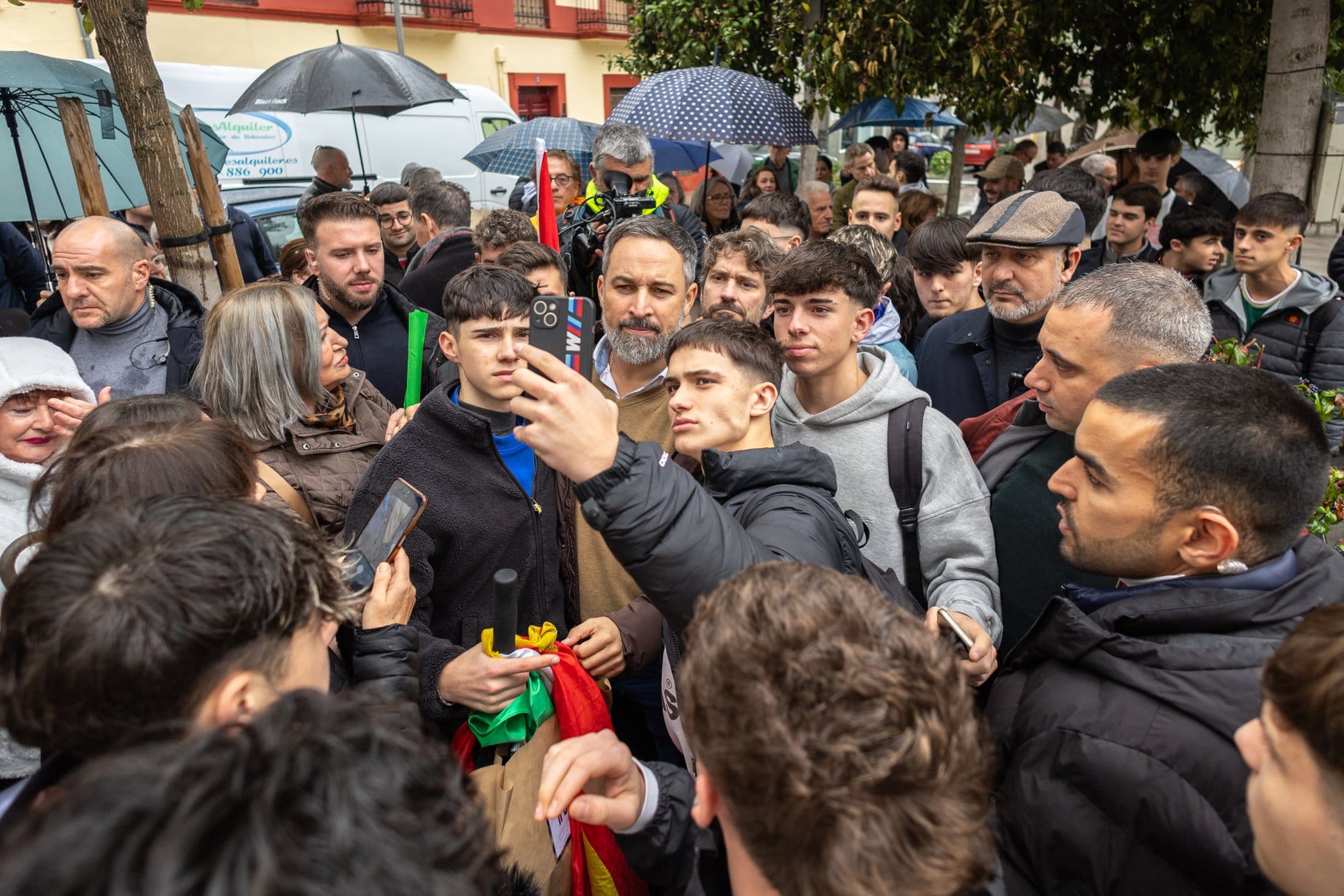VOX supera a PP y PSOE como partido que «mejor puede responder a los problemas de España», según el CIS andaluz
