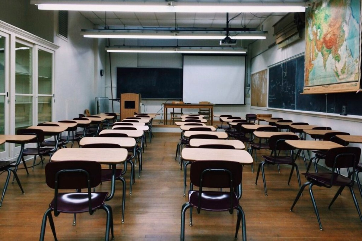 Un colegio británico suspende y deriva a un programa antiterrorista a un profesor de política que mostró vídeos de Trump en clase