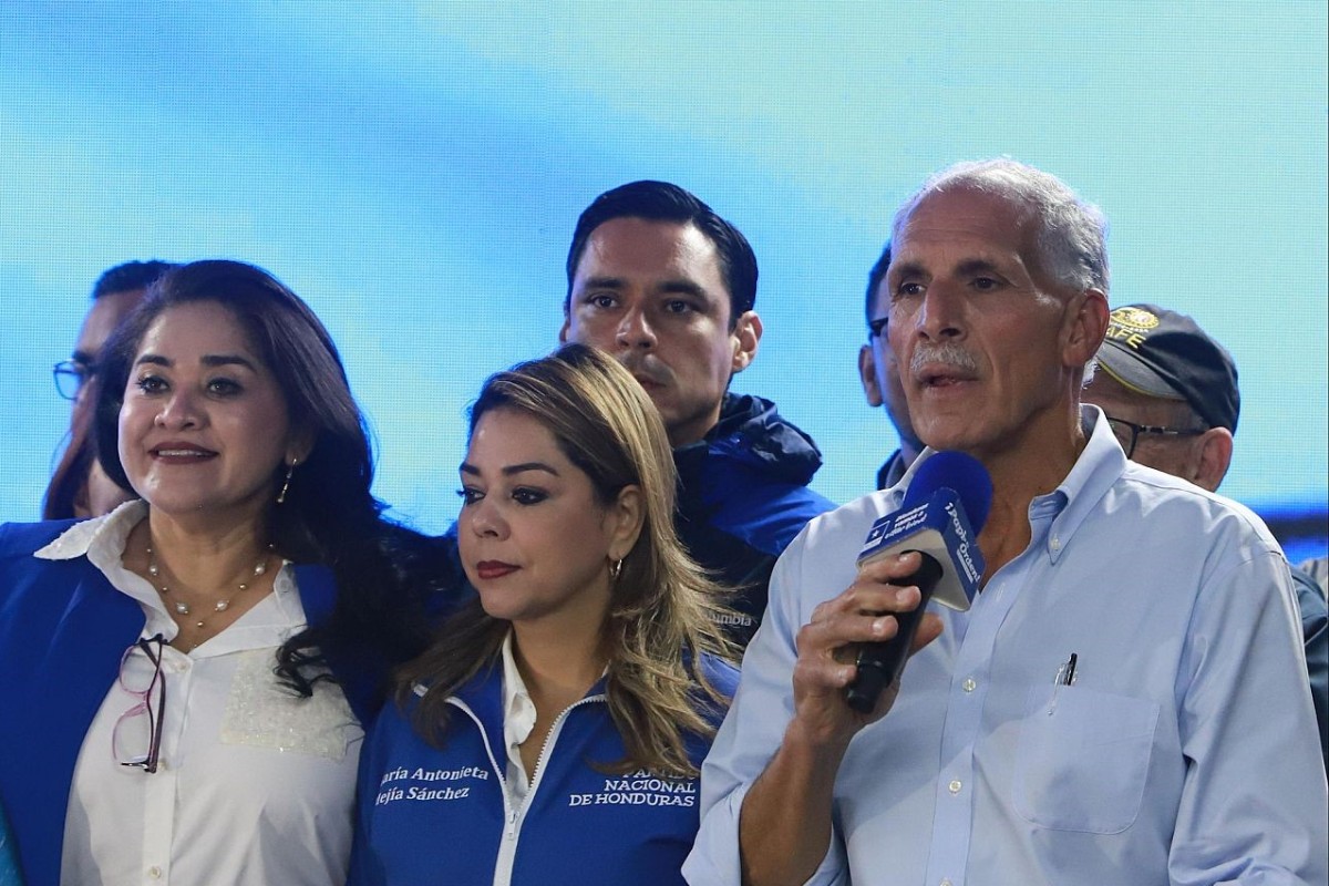 El candidato patriota Nasry Asfura mantiene una ligera ventaja respecto a Nasralla con más de la mitad de las mesas escrutadas