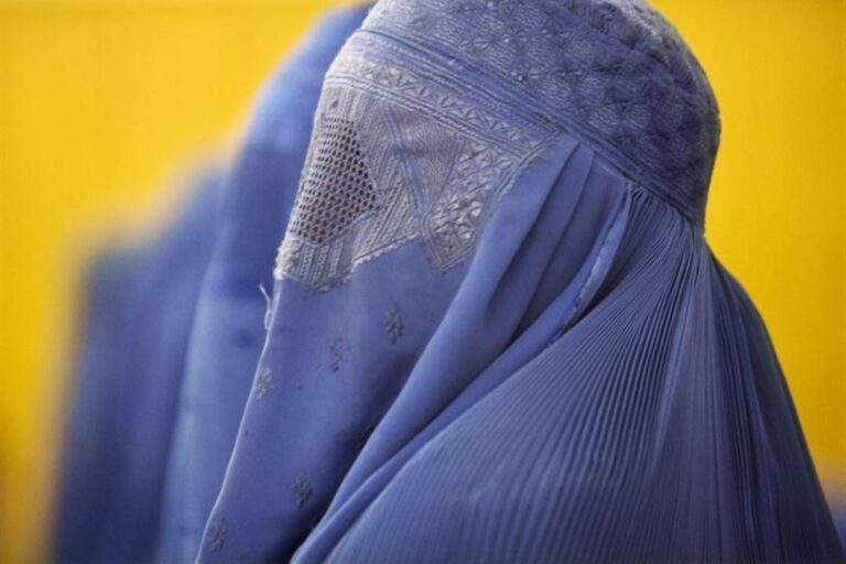 VOX logra prohibir el burka y el niqab en dependencias municipales de Molina de Segura (Murcia)