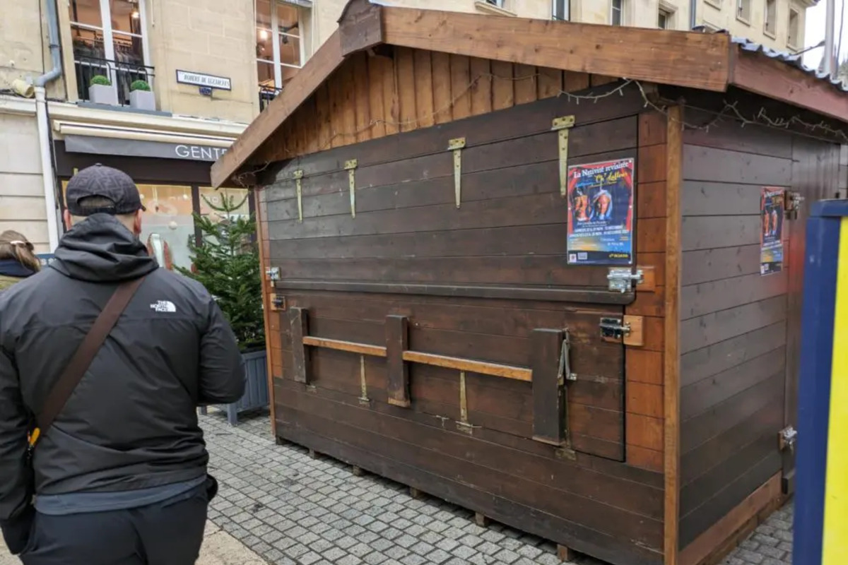 Nuevo ataque cristianófobo: vandalizan el belén de un mercado navideño en Amiens (Francia) y decapitan al niño Jesús