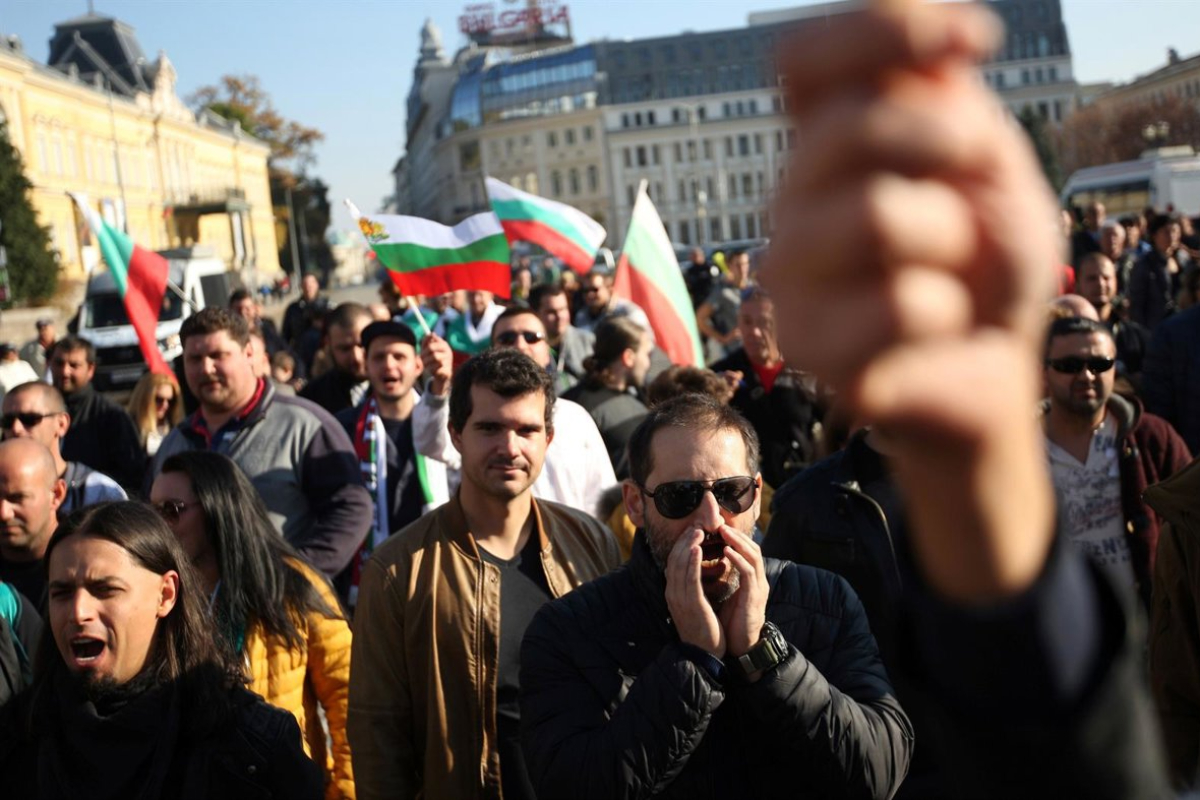 El Gobierno bipartidista de socialistas y populares de Bulgaria dimite tras una protesta nacional contra la clase política y los nuevos presupuestos