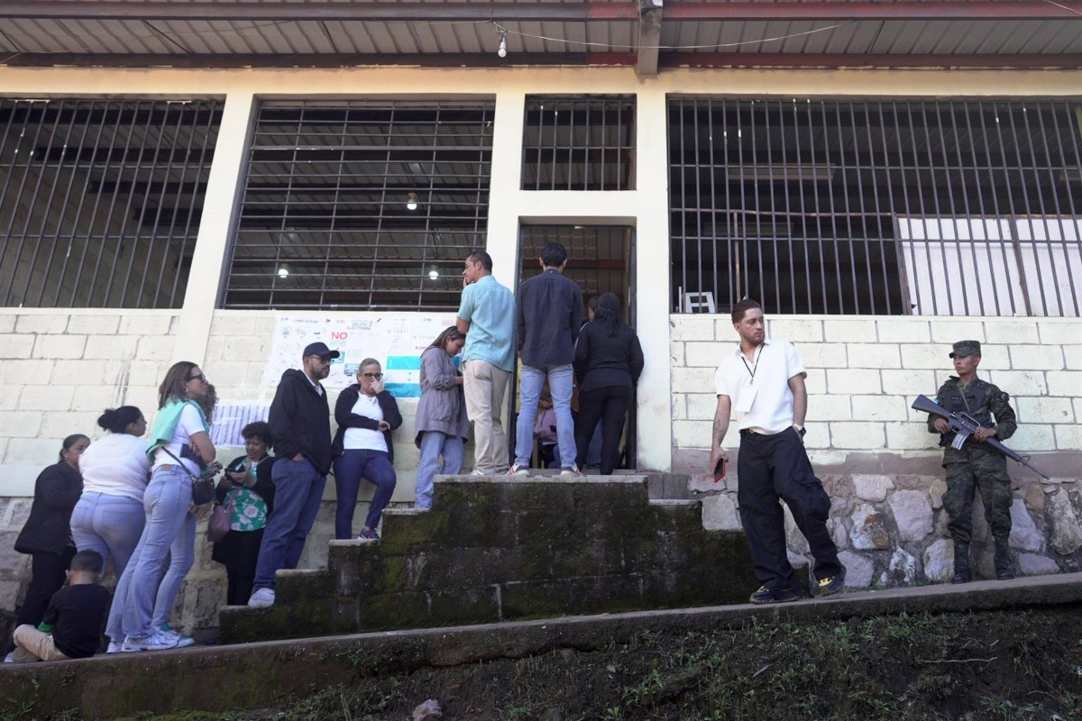 Las autoridades electorales de Honduras reanudan el escrutinio