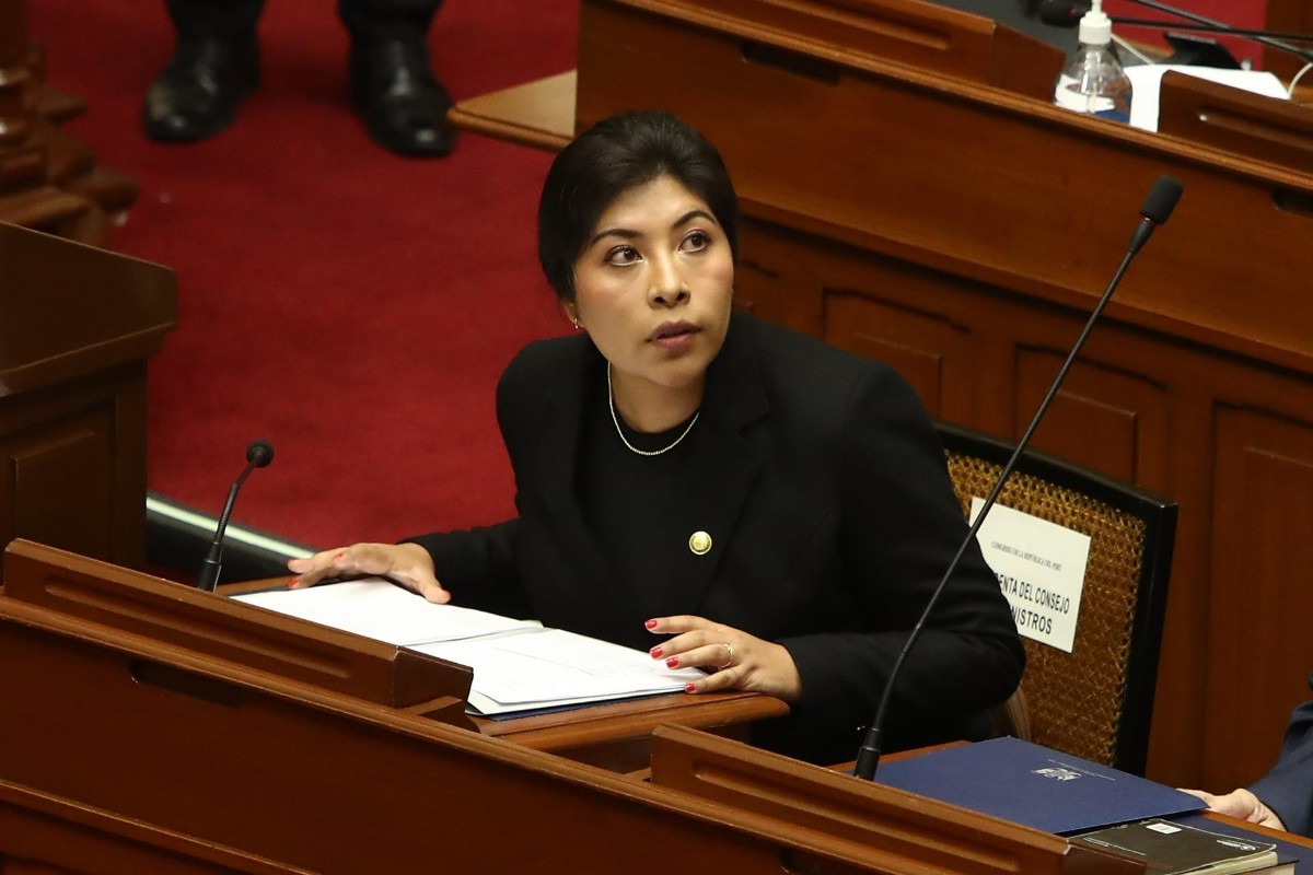 La Policía de Perú refuerza la seguridad de la Embajada de México en Lima ante la posible fuga de la ex primera ministra izquierdista Betssy Chávez
