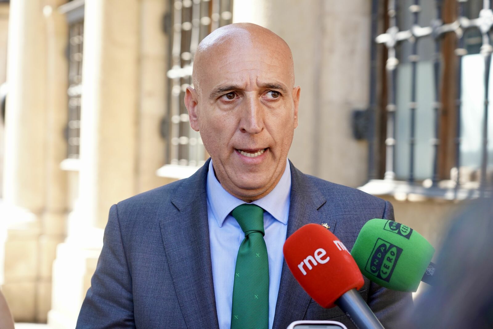 El alcalde socialista de León exige un Congreso Extraordinario para expulsar a Sánchez: «Las siglas están por encima de cualquiera»