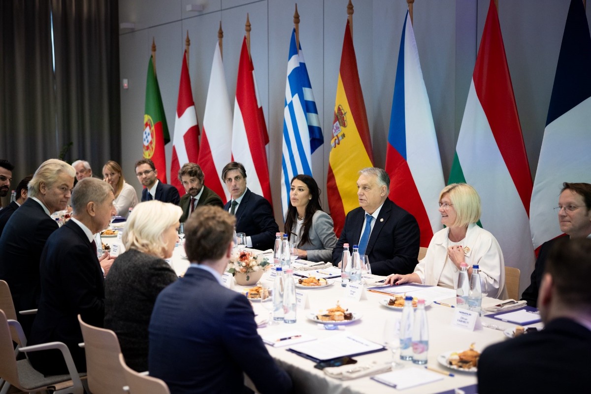 Patriotas por Europa condena la corrupción del Gobierno de Pedro Sánchez en una reunión en Bruselas con Orbán y Babiš