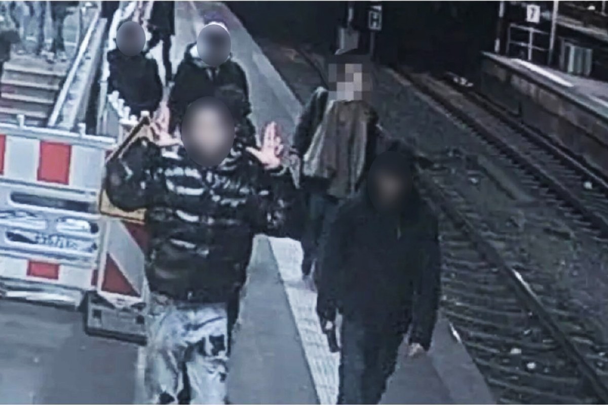 Cuatro sirios golpean y roban al grito de «alemanes de mierda» a un grupo de jóvenes en Düsseldorf